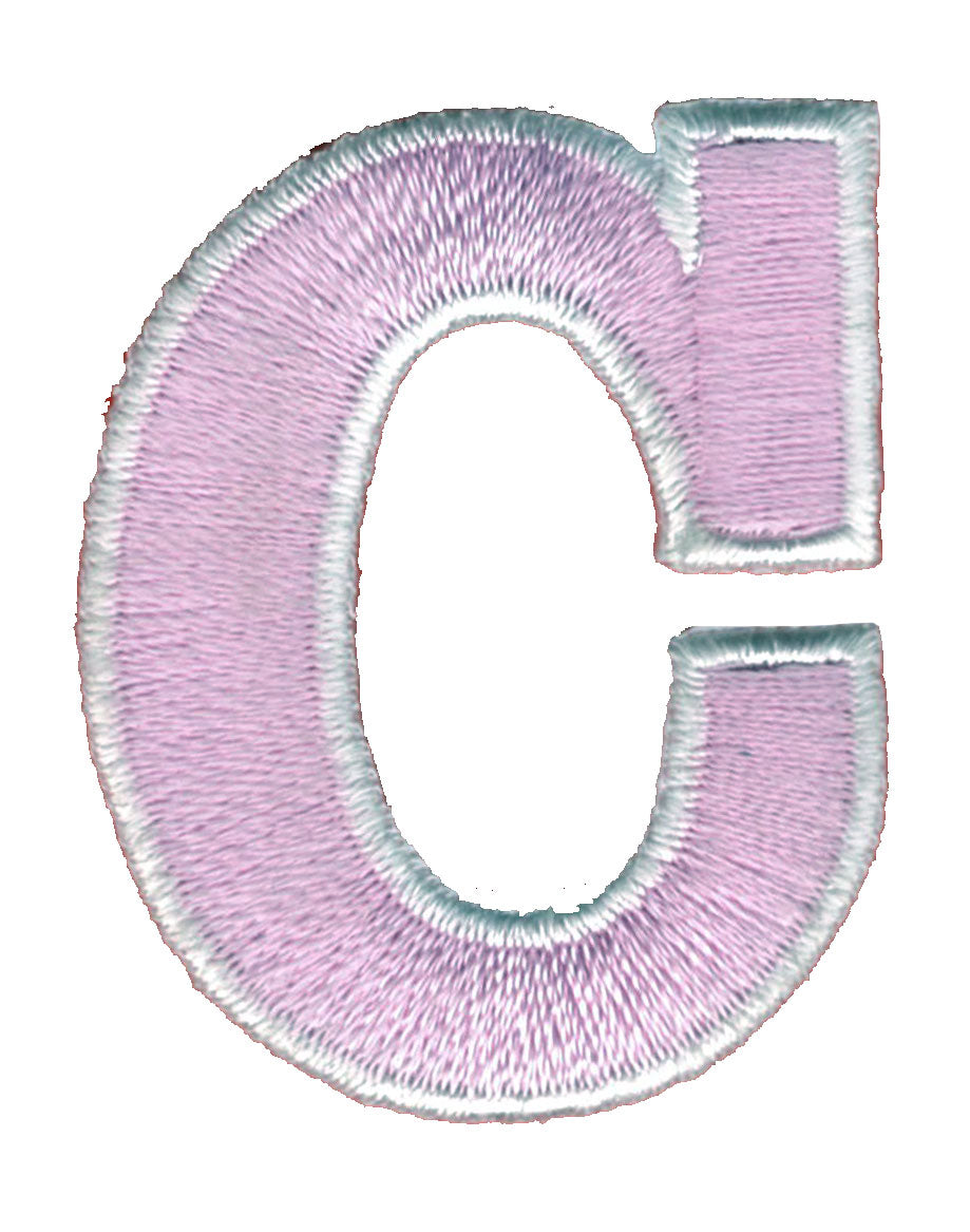 Broderad bokstav rosa C