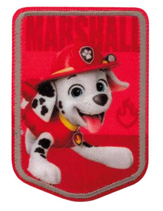 ”Rött Paw Patrol-tygmärke med Marshall i brandhjälm och texten MARSHALL upptill.”
