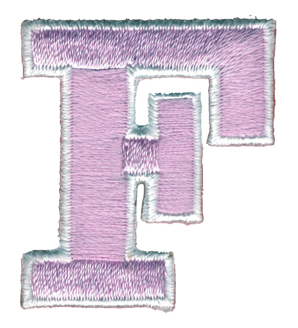Broderad bokstav rosa F